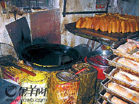 恶心油锅炸出黄灿灿面包圈