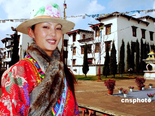 云南迪庆藏族自治州13日将迎来建州50周年华