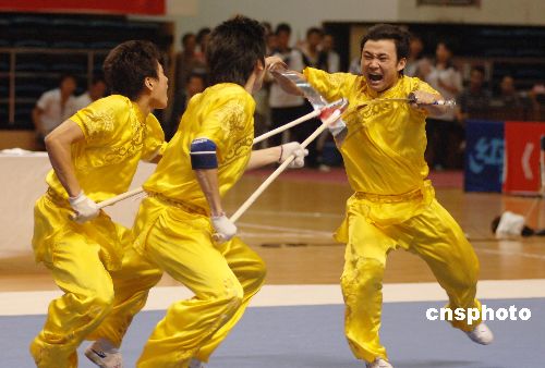 图:全国武术套路冠军赛对练精彩刺激