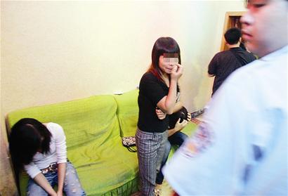 图文:洪山关了发廊一条街