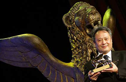 华人导演李安捧起威尼斯电影节 金狮奖