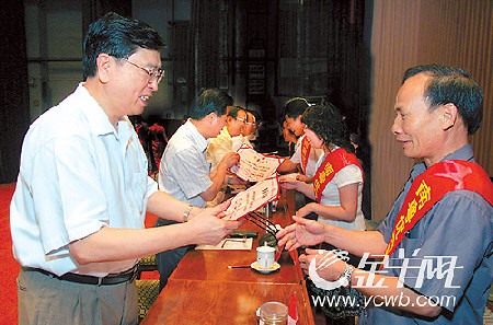 广东2010年普及12年义务教育