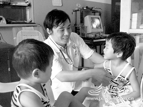 医生邹银贤素描