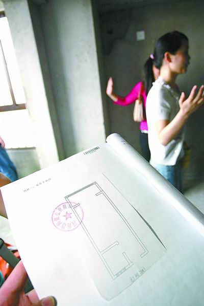 月供10个月不知新房长啥样 物业:须先签交房协