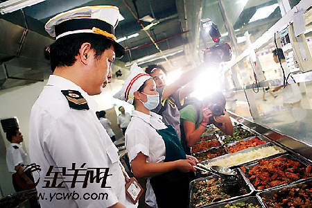 大学城饭堂检查卫生