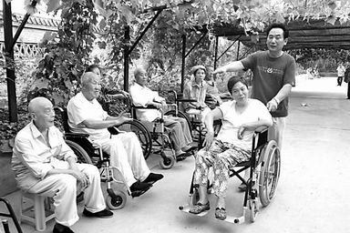 2000年中国人口老年化_中国2020年新生人口(3)