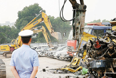 销毁无牌无证汽车322辆