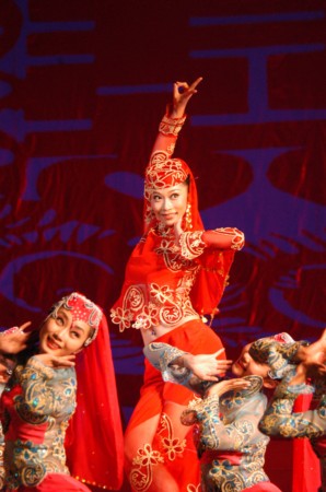 回族舞蹈清新示人