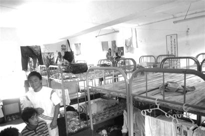 图文:自考生宿舍安排有点乱