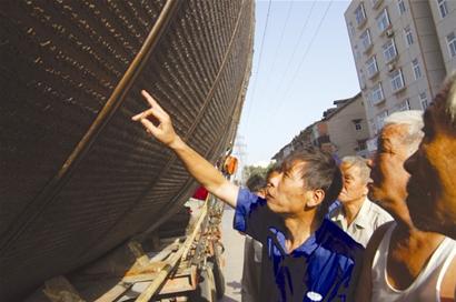 ͼ�ģ���ɽ��108��ͭ�ӹذ�����ǰ��