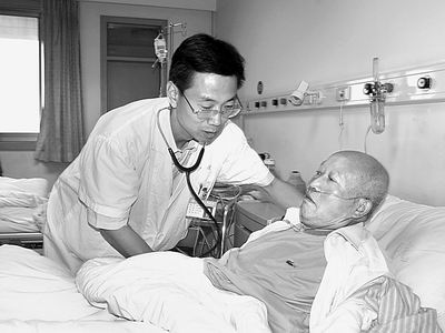 如何构筑和谐的医患关系?无疑,患者处在弱势一