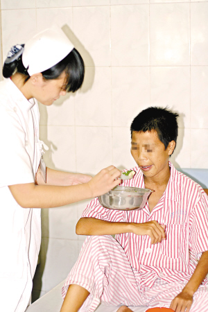 女子患上精神病把死猫死狗当明星