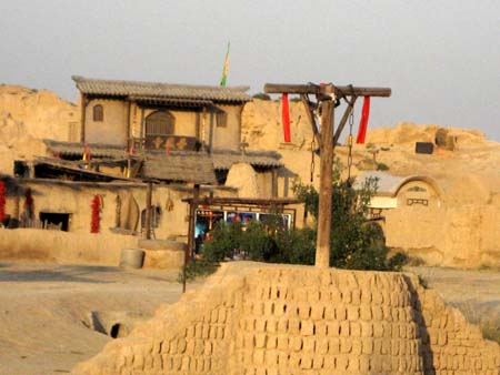 网络媒体宁夏行:镇北堡影视城的荒凉之魅