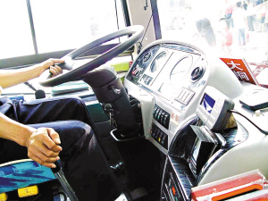 南海公交车昨装GPS全程监控司机规范驾驶