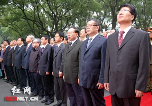 首发湖南省委举行升旗仪式庆祝建国58周年图