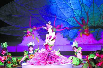 大型全景演艺《大河秀典》举行首场演出　徐光春陈全国王全书曹维新等与广大观众一起观看演出