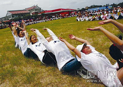 兔子舞怎么做 dae035df3609a7ea3289751adcac9008.jpg