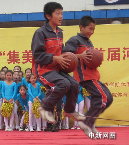 洛阳举办首届河洛跳绳节 跳绳王胡平生助阵