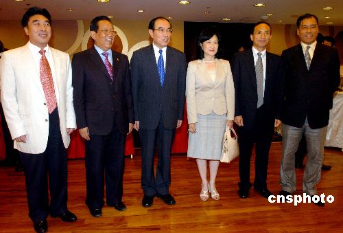 图:中联办副主任王凤超等在香港出席 孔府宴