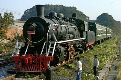 长沙:蒸汽机头列车成旅游景点