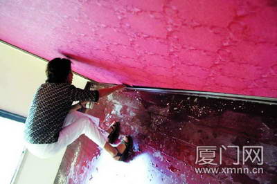 新房泡水 踩着木地板像坐船