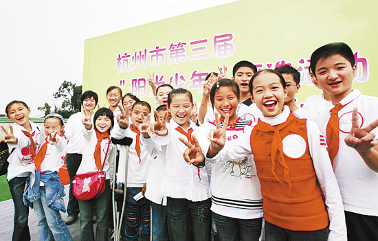 “阳光少年”评选进校园_新闻中心_新浪网