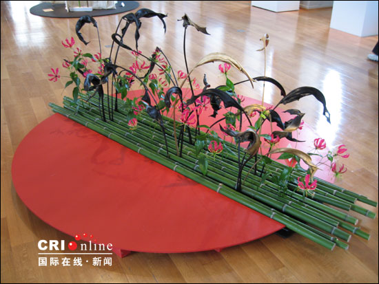 日本插花艺术展在瑞士军火博物馆举行(组图)(2