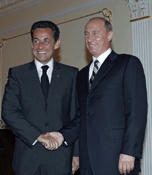 穿上5厘米高的高跟鞋萨科齐与普京比高