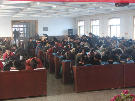 骗完父母又拉网友搞传销