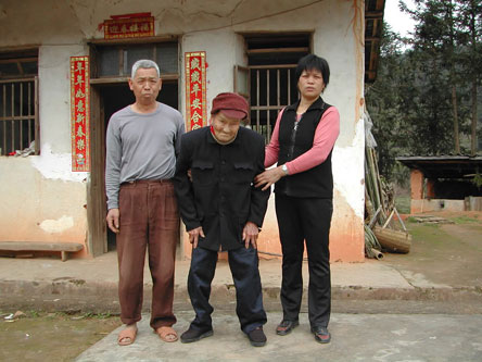 武平县一对农村夫妇 赡养单身聋哑邻居34年