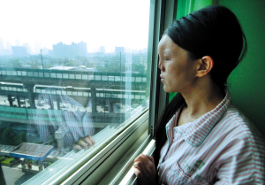 彭维宏)额头上两个包块明显突出