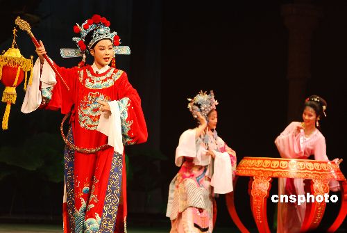 图:越剧名家名段演出献礼中共十七大