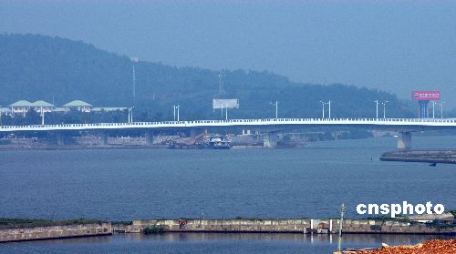 图:海南南港大桥建成 海角不再遥远