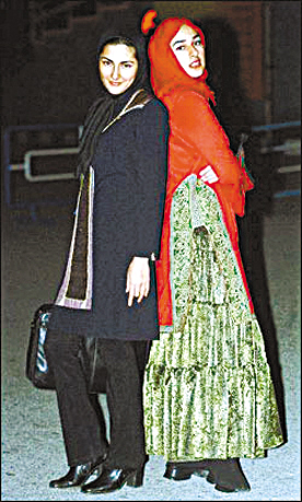 伊朗女性:美丽在黑袍下绽放