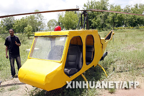 非洲24岁小伙自制直升机 自家后院用旧零件组