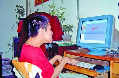 学电脑练打字点点记下母爱几年写下几万字 脑