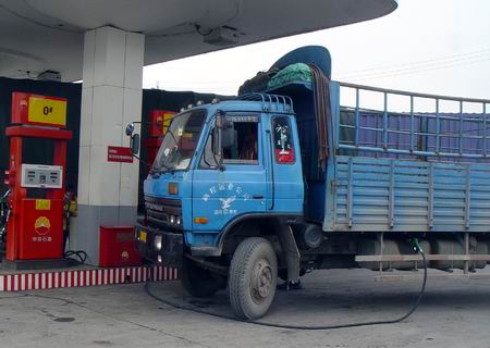 外地柴油闹油荒成都市场随便加