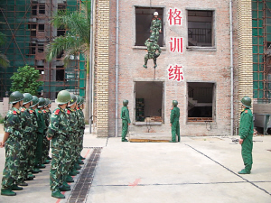 走近消防官兵感受烈火雄心