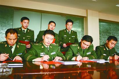 图文:武警接兵干部立下军令状