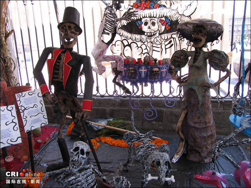 墨西哥亡灵节: 死神 和 骷髅 满街跑(图)(2)
