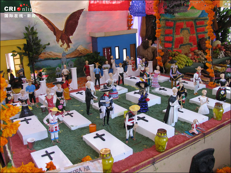 墨西哥亡灵节: 死神 和 骷髅 满街跑(图)(9)