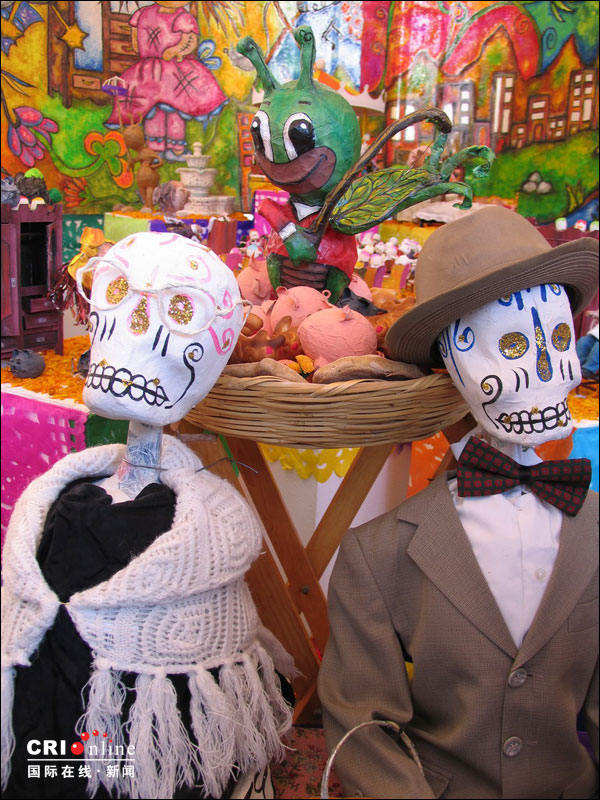 墨西哥亡灵节: 死神 和 骷髅 满街跑(图)(5)