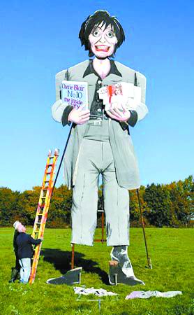 英篝火节要烧布莱尔夫人 其肖像将被当做一叛