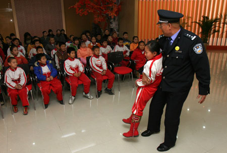 楼内被陌生人尾随别开自家门