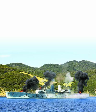 新西兰皇家海军退役护卫舰坎特伯雷号 引爆4