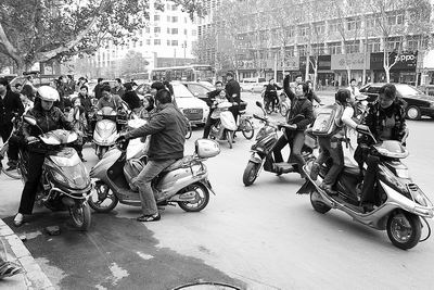 谁为电动车电瓶污染埋单? 预计郑州明年将产生