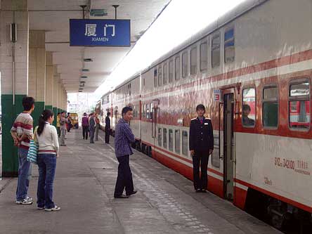 厦门出现双层火车