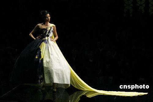 图：中国时装设计师创意大奖――刘薇作品发布会