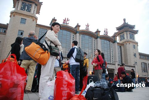 法定节假日调整引发热议五一长假存废众口难调