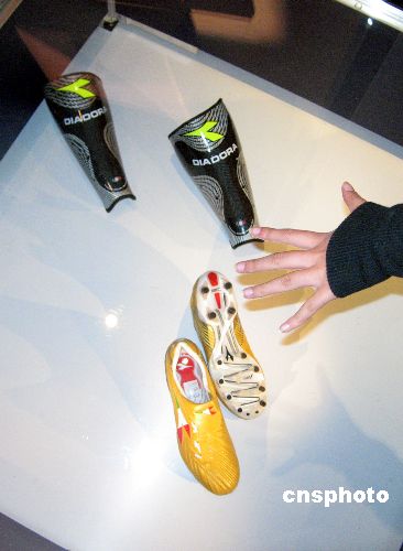 意大利球星托蒂的世界杯纪念鞋亮相上海